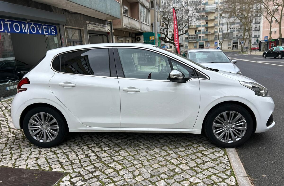 PEUGEOT 208 1.2 VTi Allure