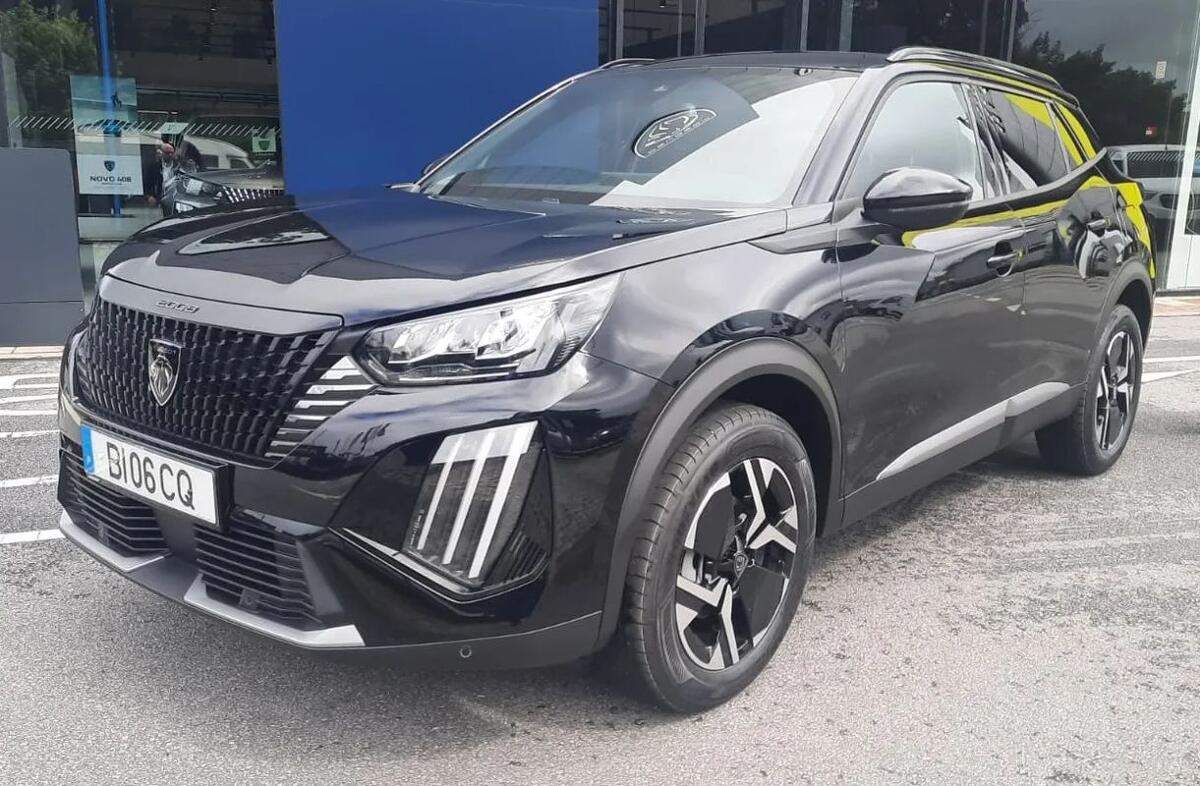 PEUGEOT 2008 1.2 PureTech Allure