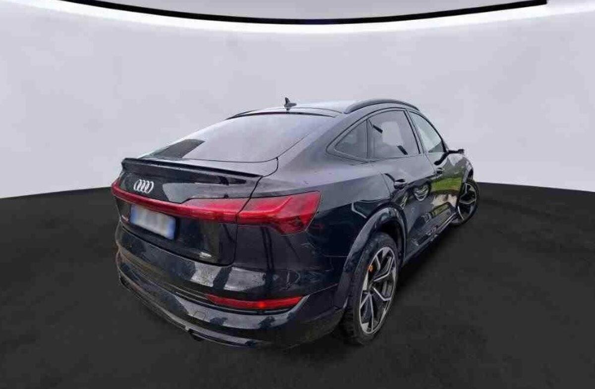 AUDI e-tron S quattro