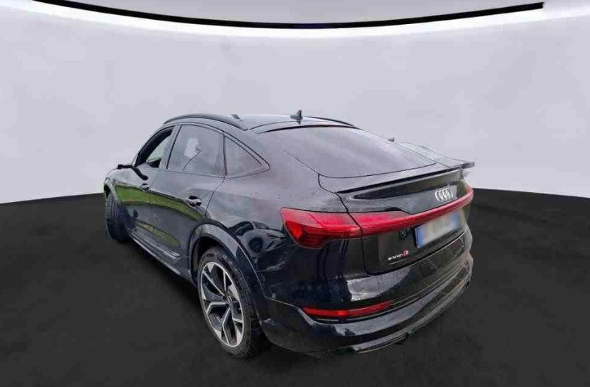 AUDI e-tron S quattro