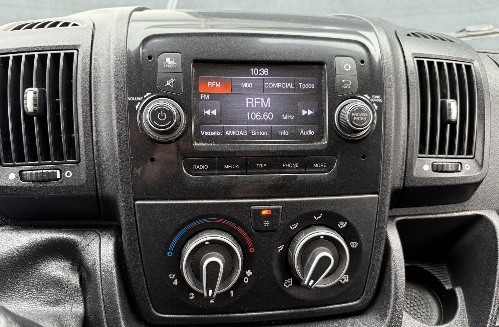 PEUGEOT Boxer 2.2 BlueHDi 335 L3H2 Premium