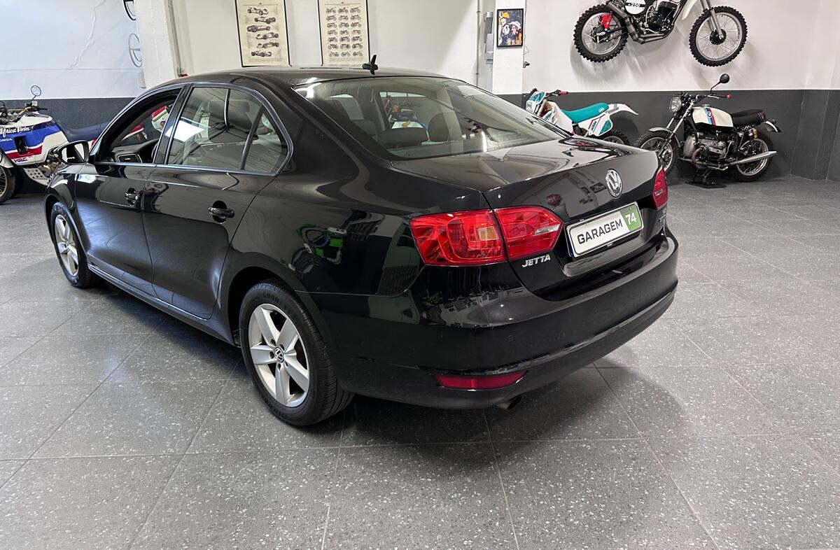 VOLKSWAGEN Jetta 1.6 TDi Confortline