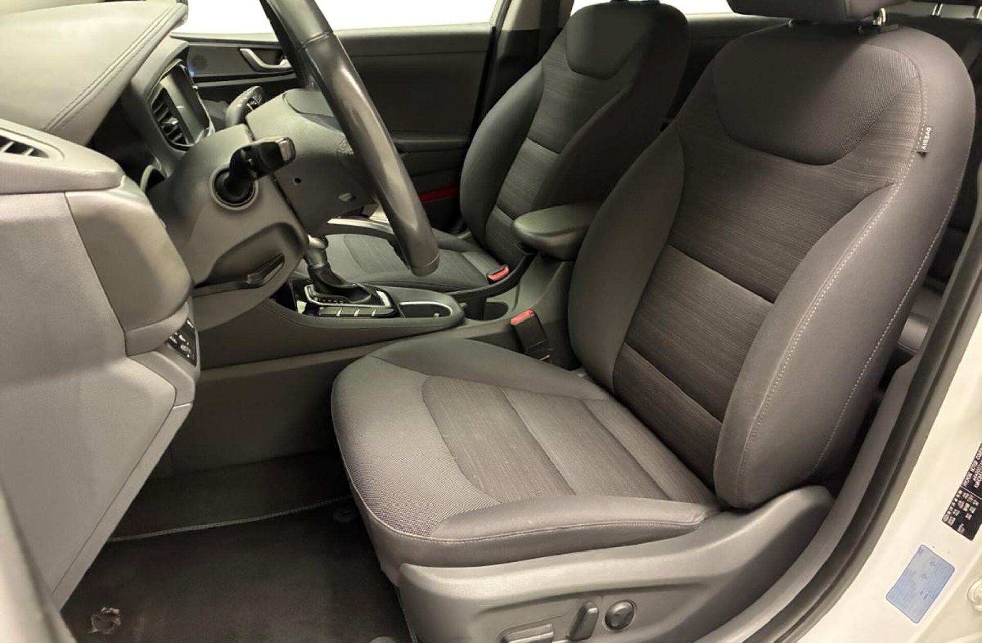 HYUNDAI Ioniq 1.6 GDI PHEV Tech