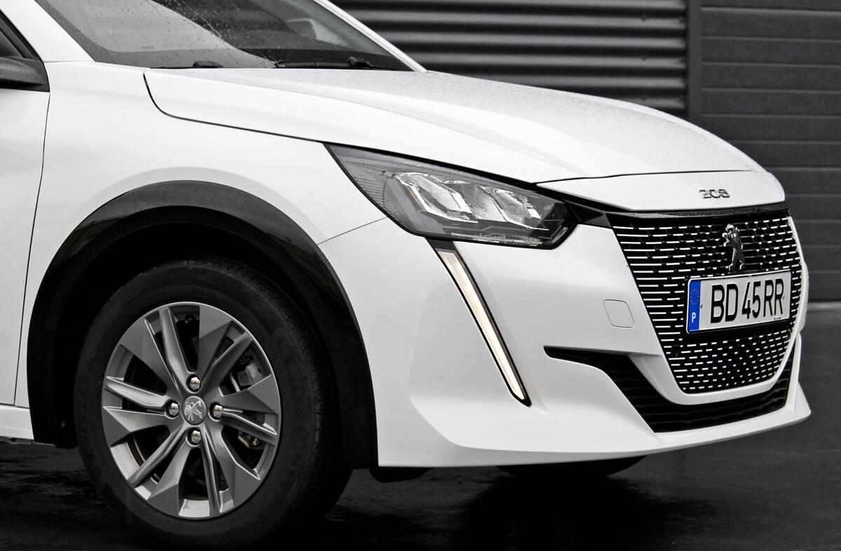 PEUGEOT 208 e- 51 kWh GT