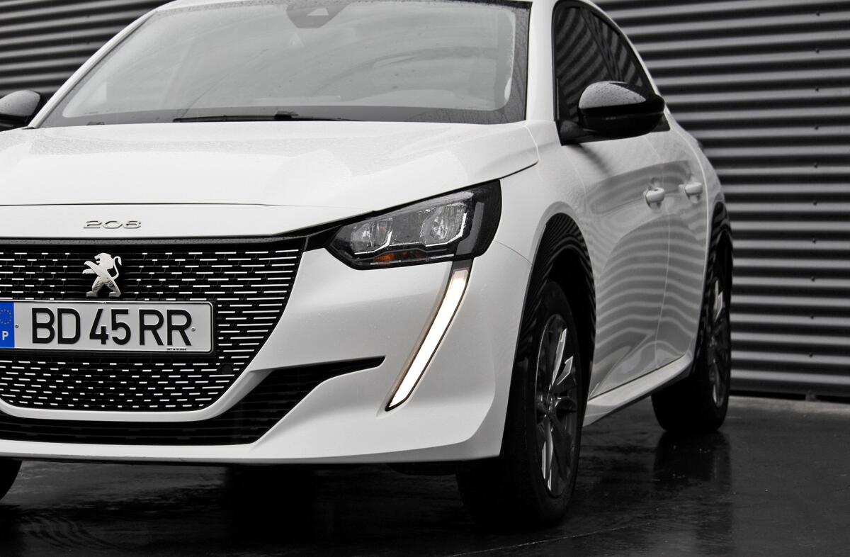 PEUGEOT 208 e- 51 kWh GT