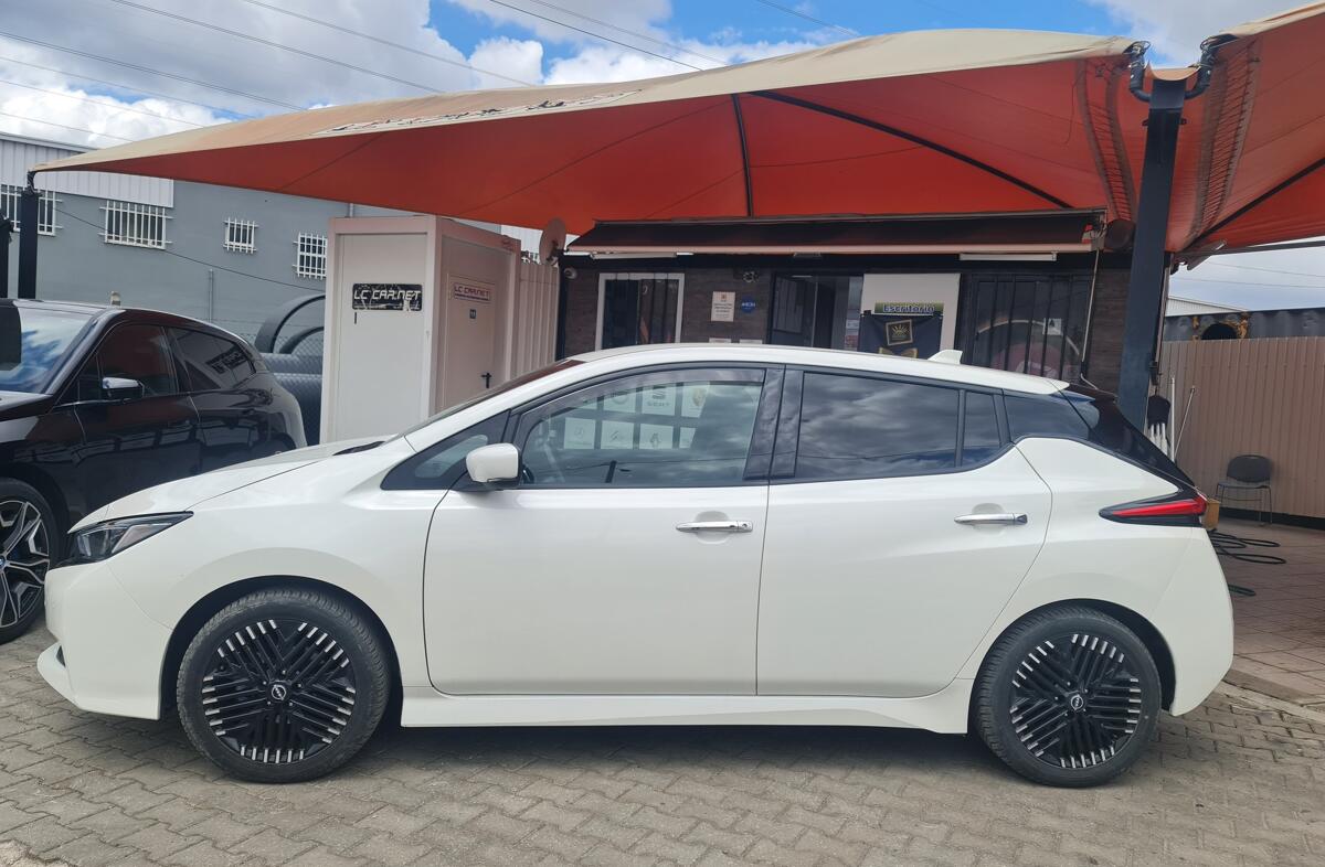 NISSAN Leaf N-Connecta Full Led