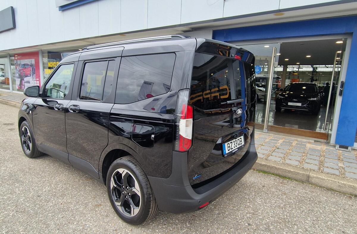 FORD Courier Tourneo  1.0 EcoBoost Titanium DCT