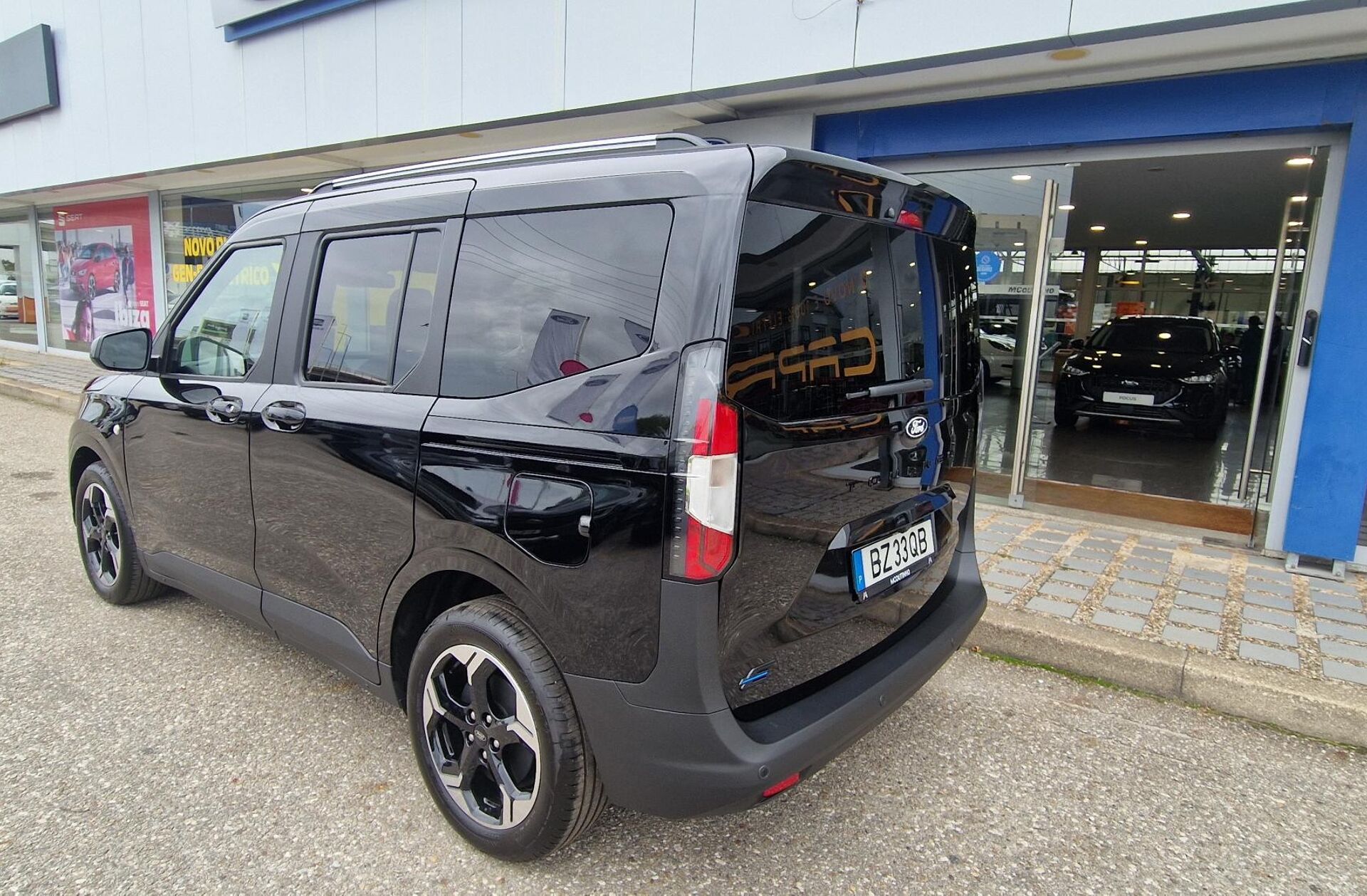 FORD Courier Tourneo  1.0 EcoBoost Titanium DCT
