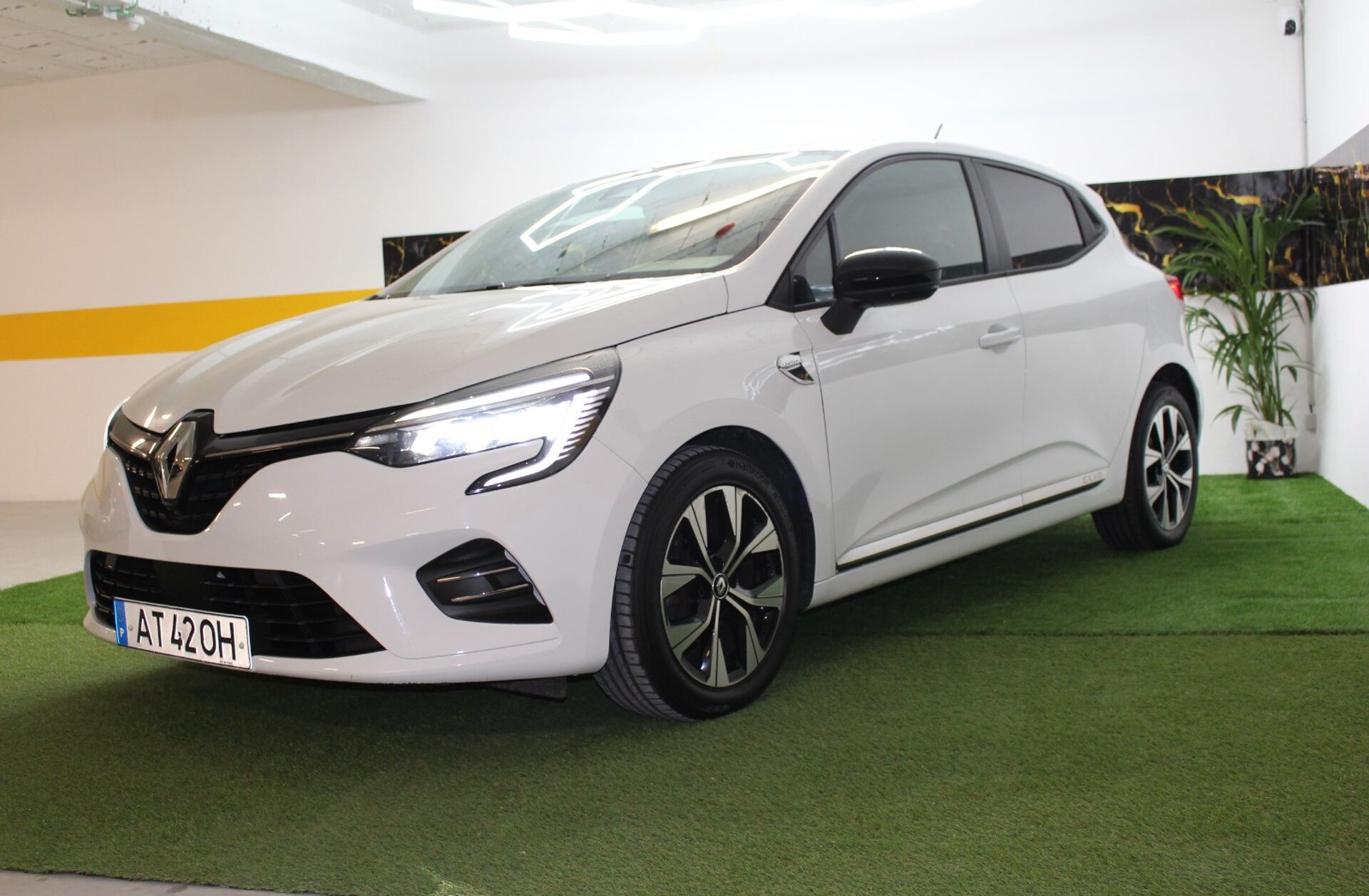 RENAULT Clio 1.0 TCe Limited Bi-Fuel