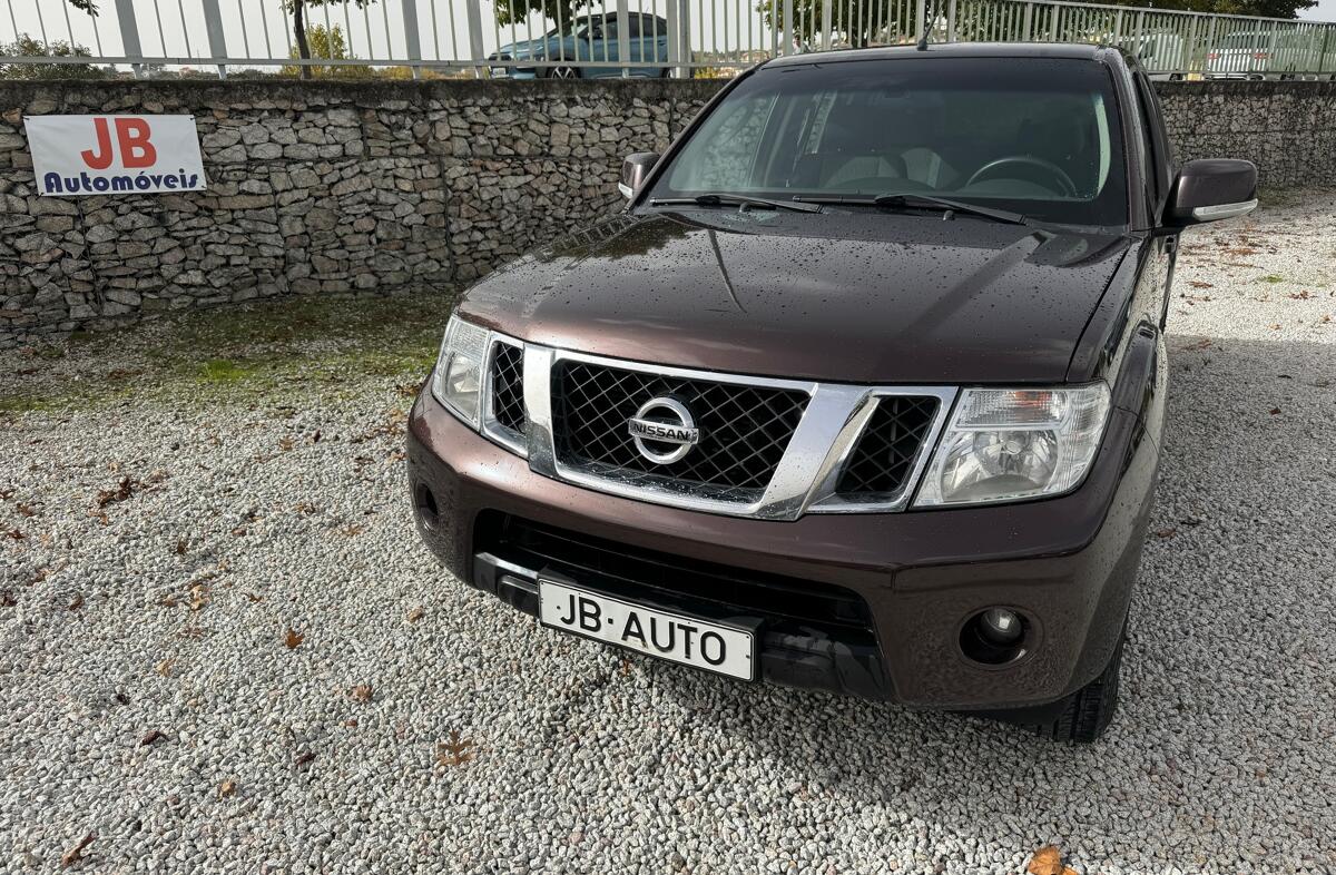 NISSAN Navara 2.5 dCi CD LE Hi-Tech 4WD