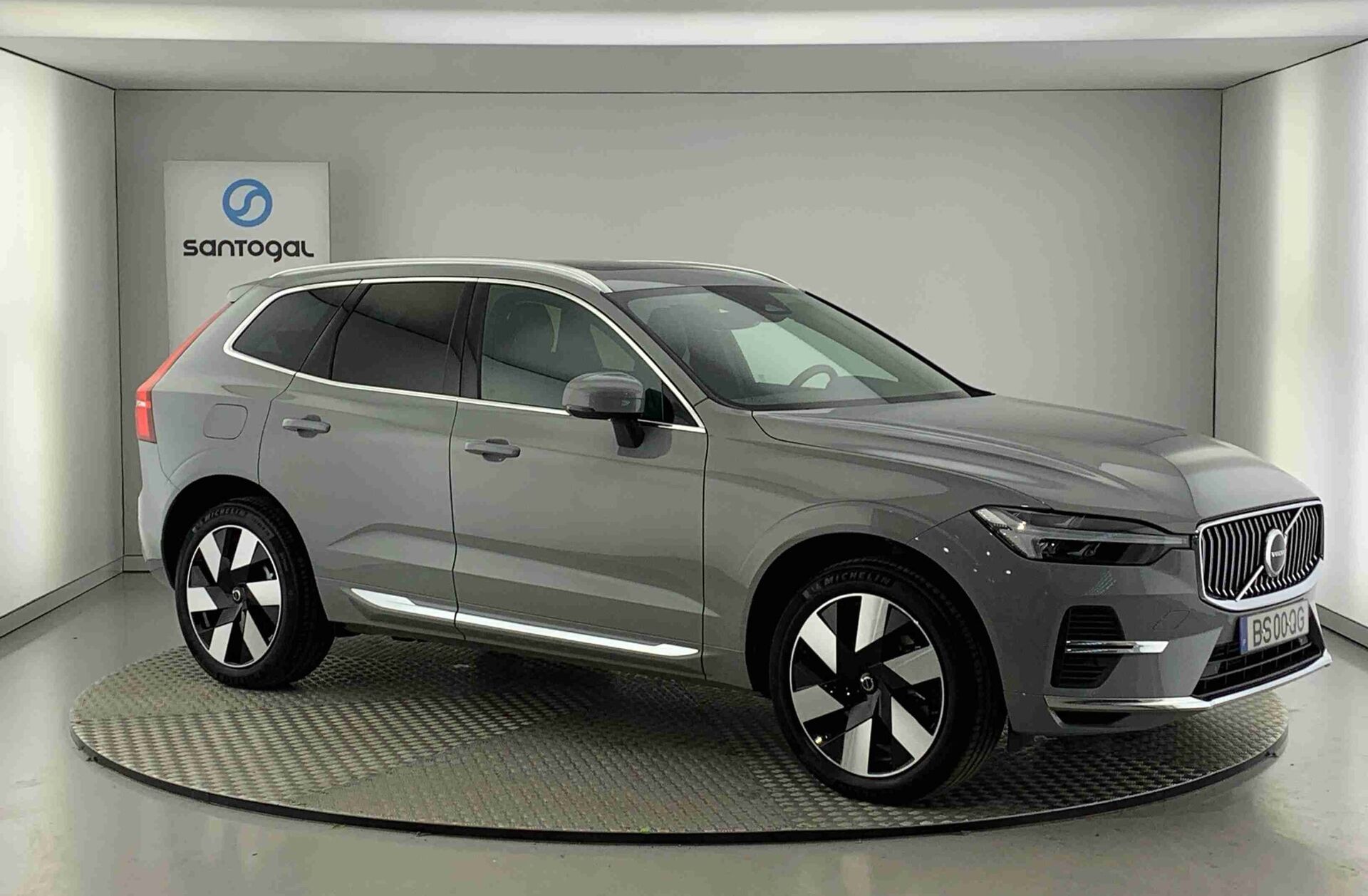 VOLVO XC60 2.0 T6 PHEV Plus Bright AWD
