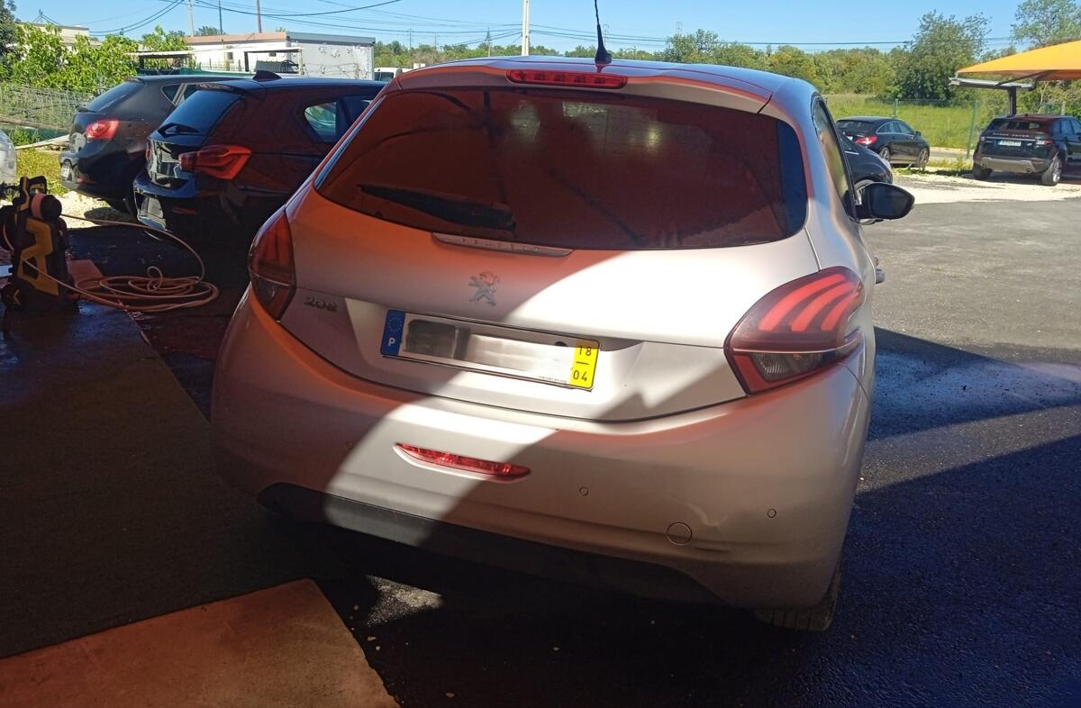 PEUGEOT 208 1.2 PureTech Active