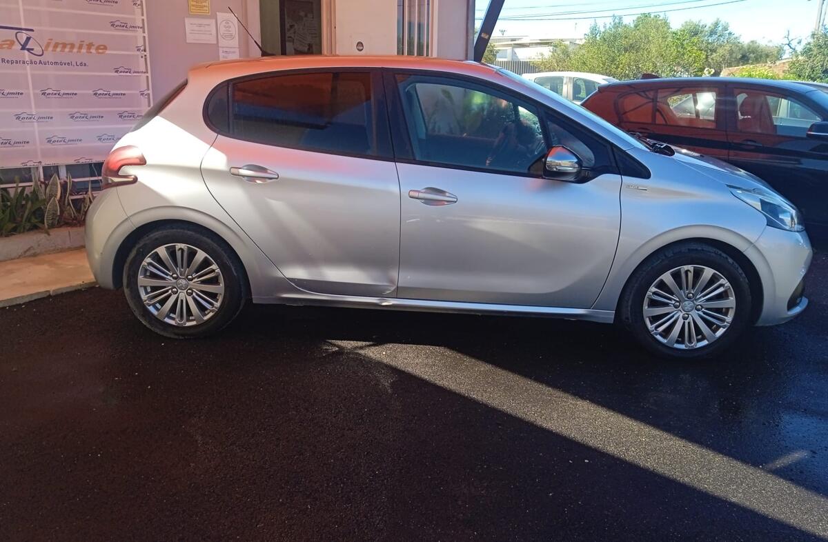 PEUGEOT 208 1.2 PureTech Active