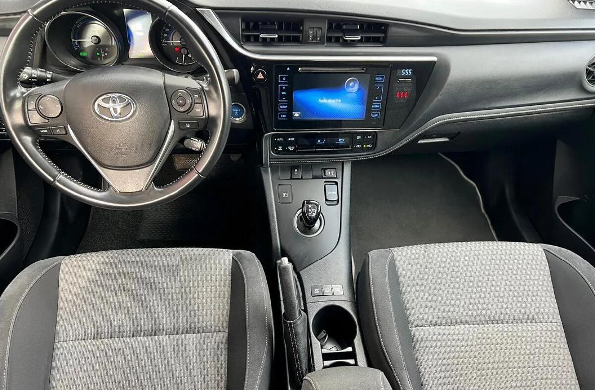 TOYOTA Auris 1.8 HSD Exclusive