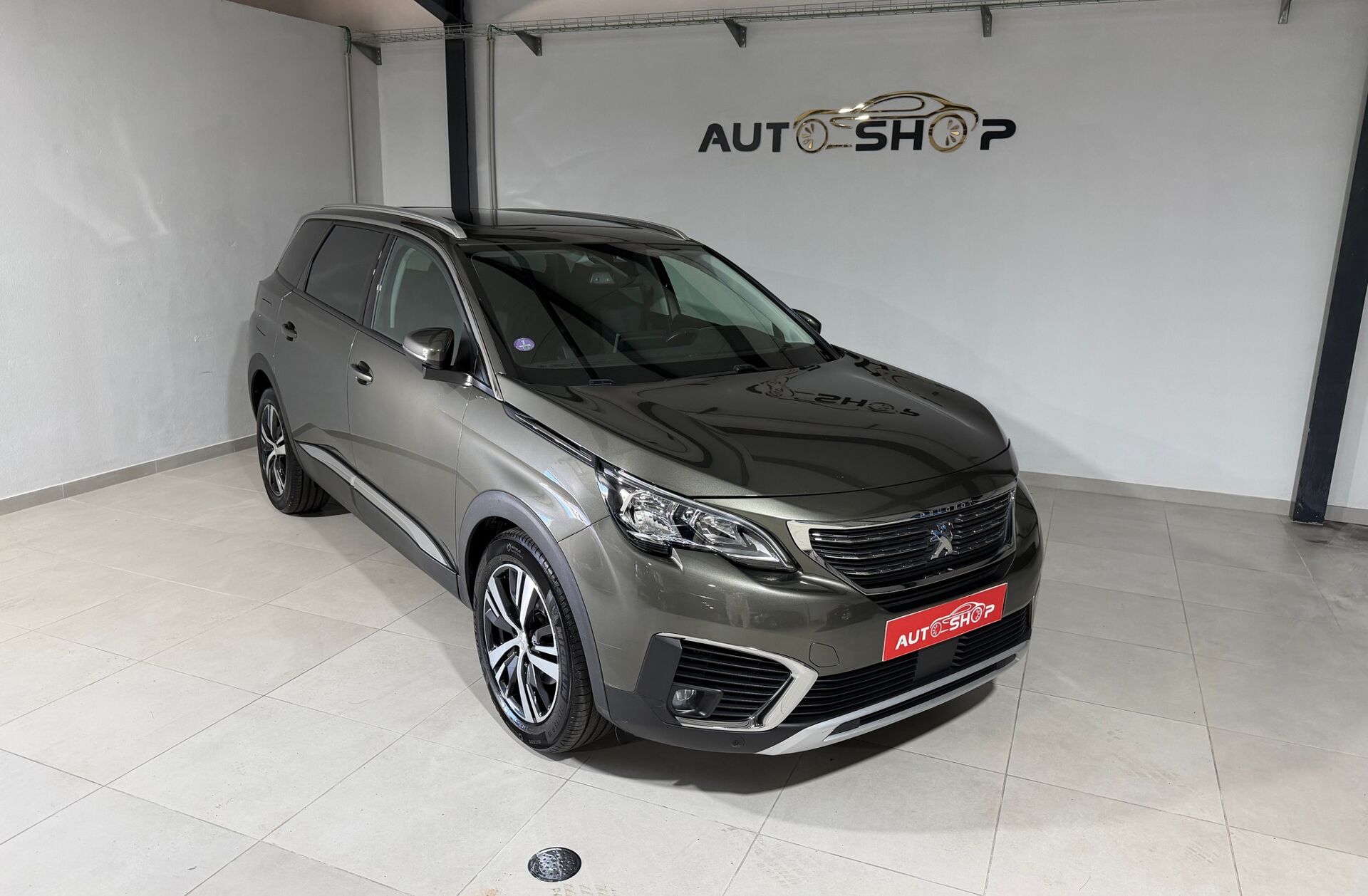 PEUGEOT 5008 1.2 PureTech Allure