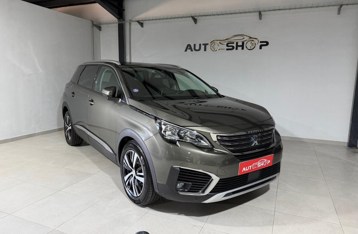 PEUGEOT 5008 1.2 PureTech Allure