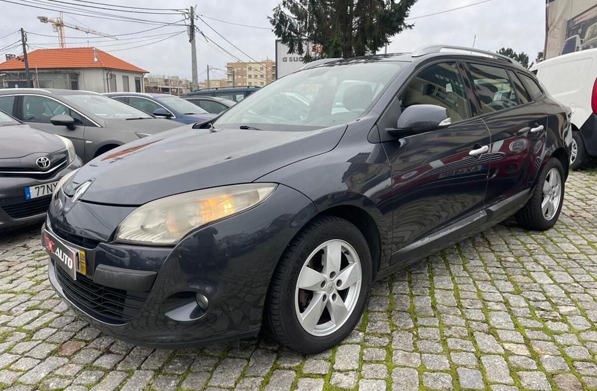 RENAULT Laguna 2.0 dCi Dynamique S CO2 Champion