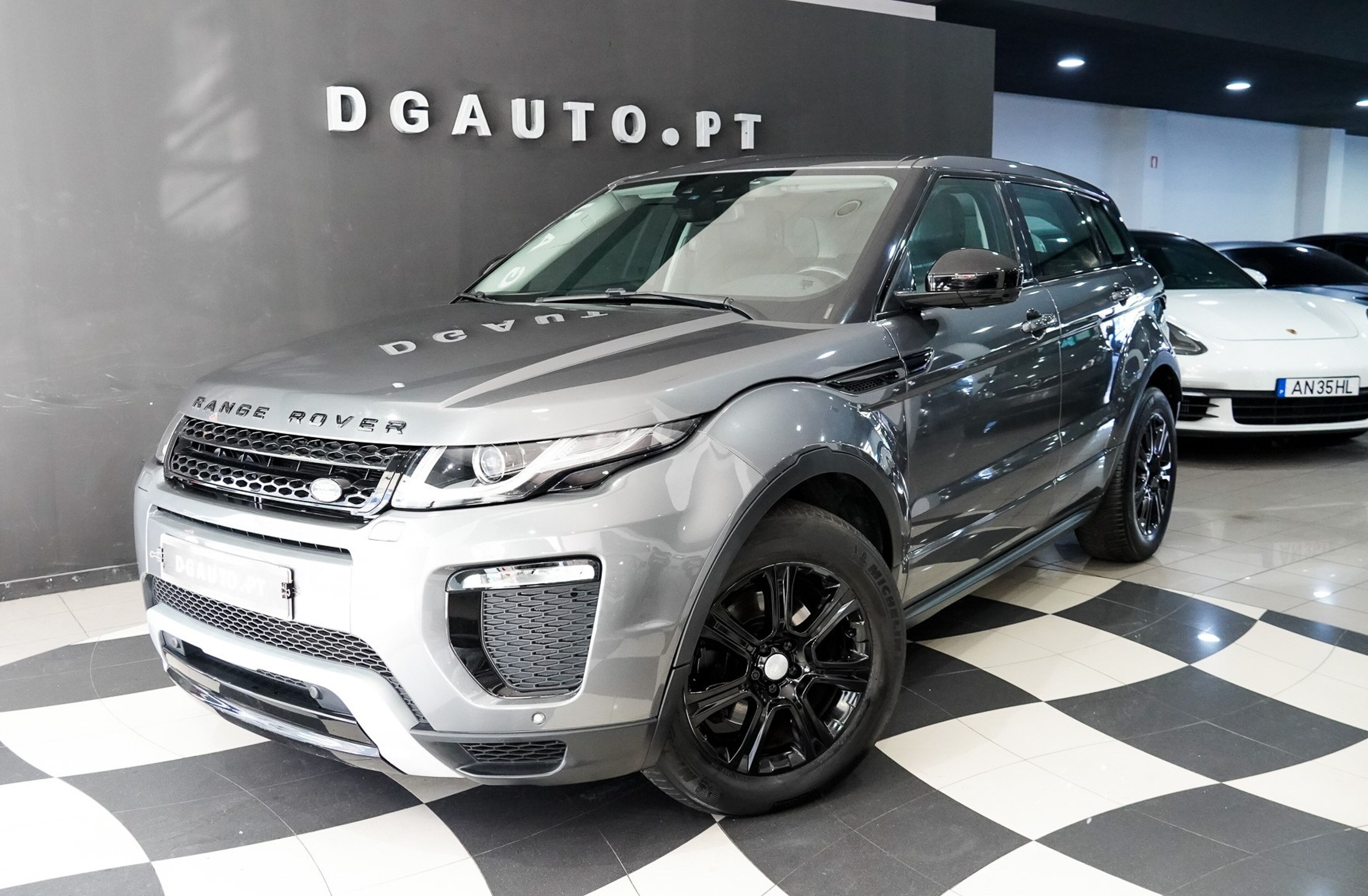 LAND ROVER Range Rover 2.0 SD4 SE Dynamic