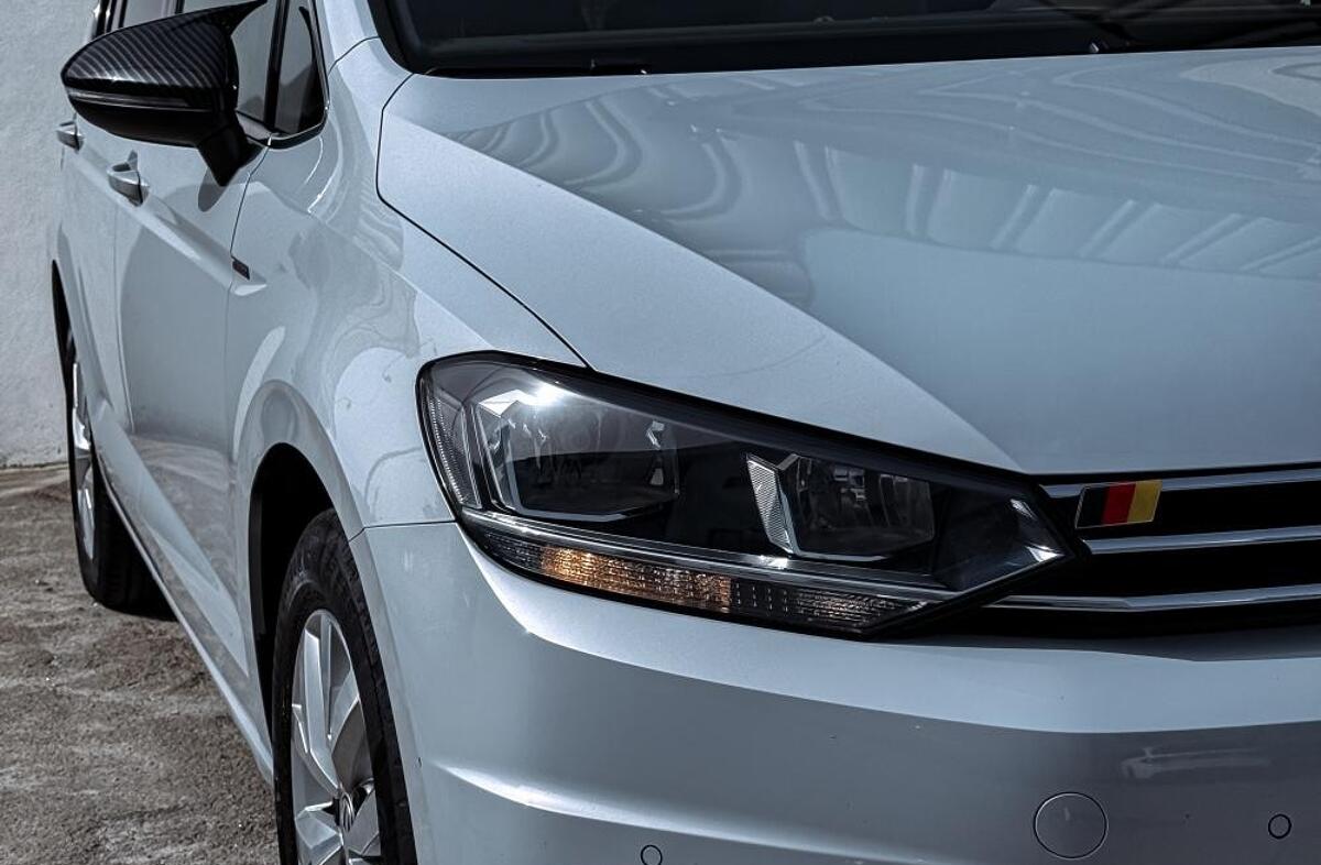 VOLKSWAGEN Touran 1.6 TDI R-Line DSG