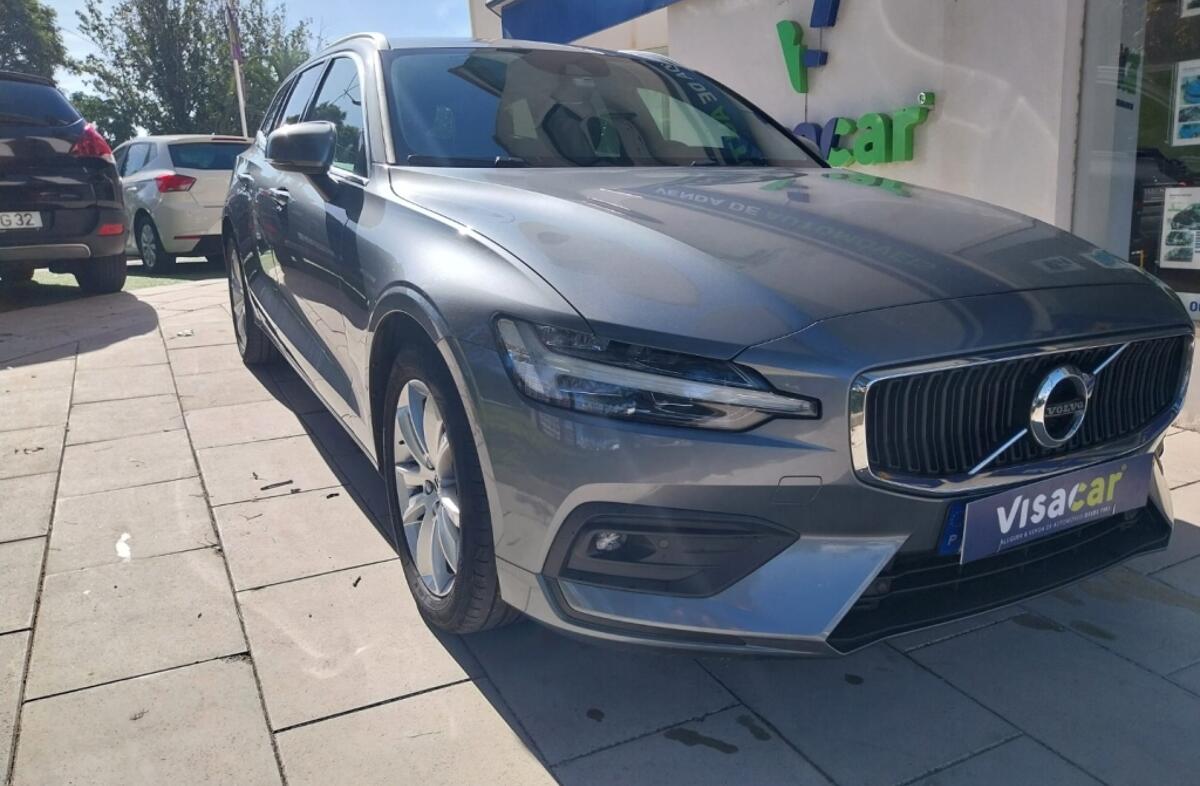 VOLVO V60 2.0 B4 Momentum Geartronic