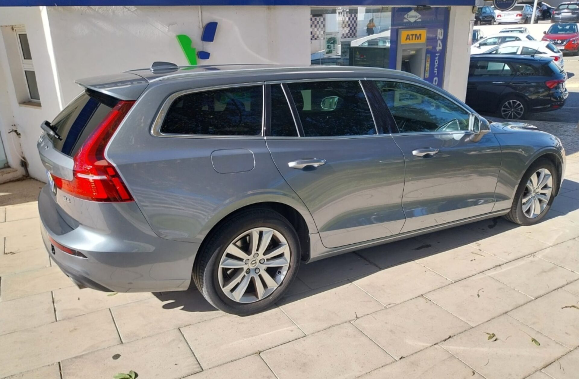 VOLVO V60 2.0 B4 Momentum Geartronic