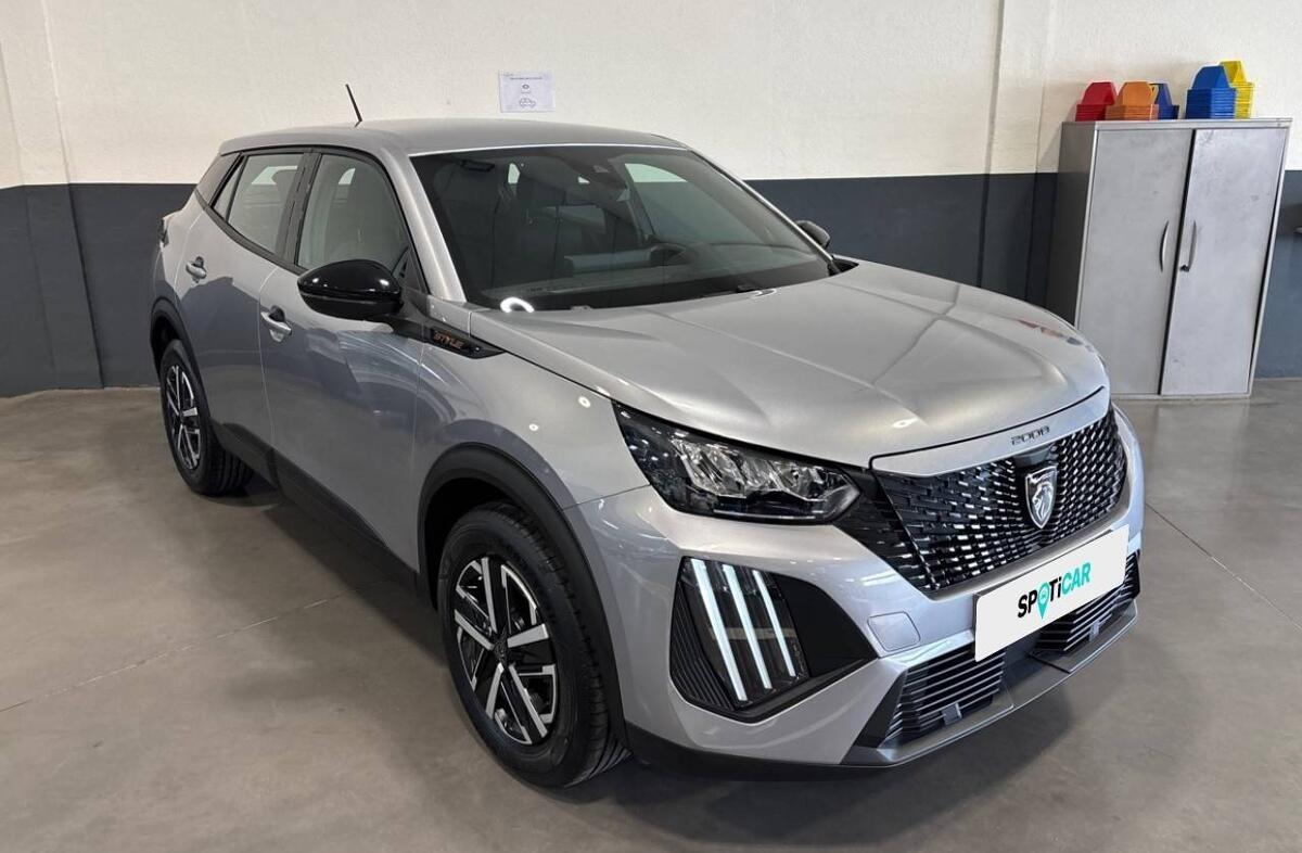 PEUGEOT 2008 1.2 PureTech Style