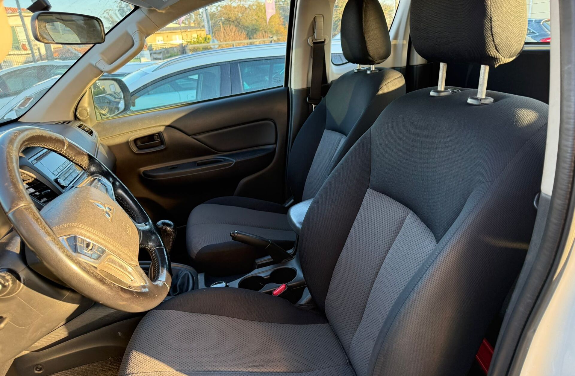 MITSUBISHI L 200 2.4 DI-D CD Invite 4WD