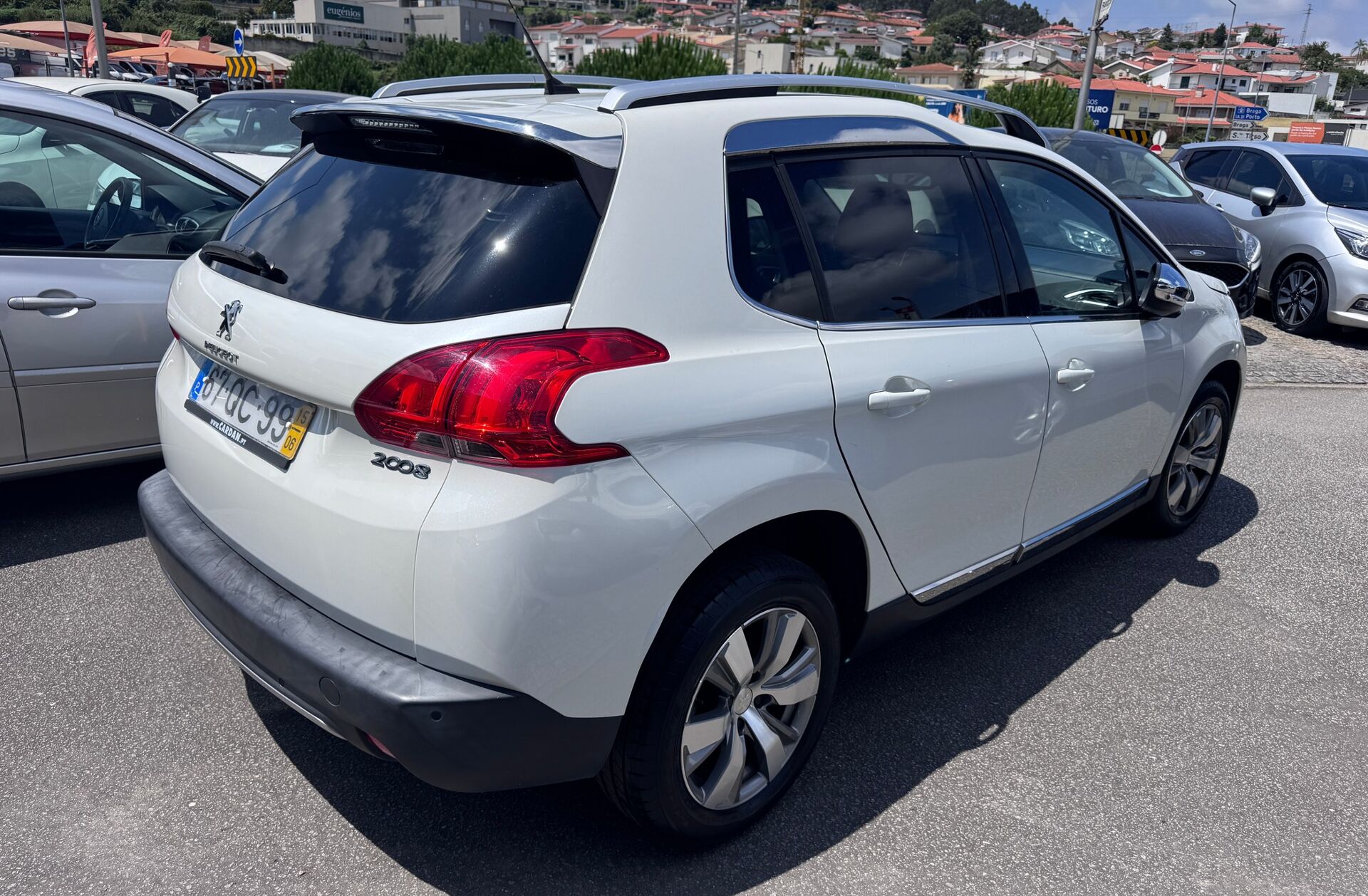 PEUGEOT 2008 1.2 PureTech Allure