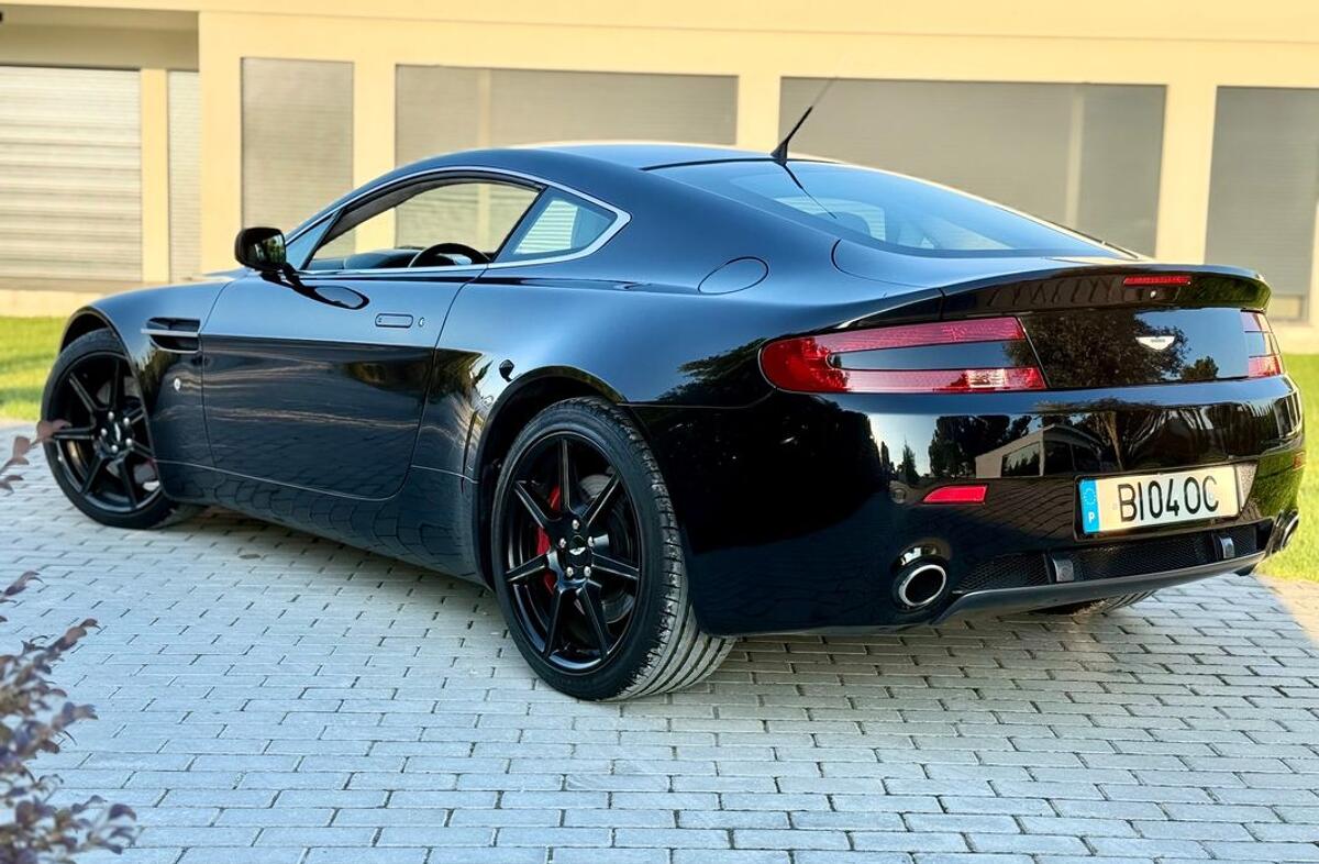 ASTON MARTIN Vantage V8 Coupé