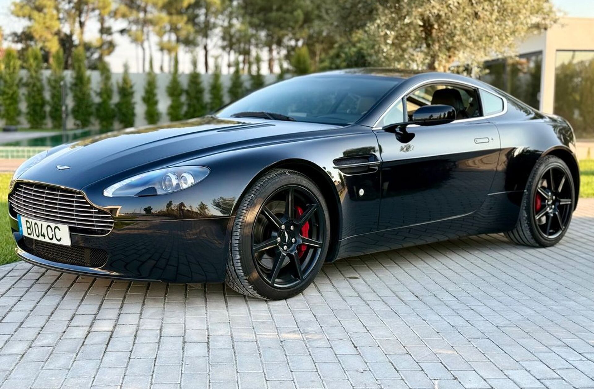 ASTON MARTIN Vantage V8 Coupé