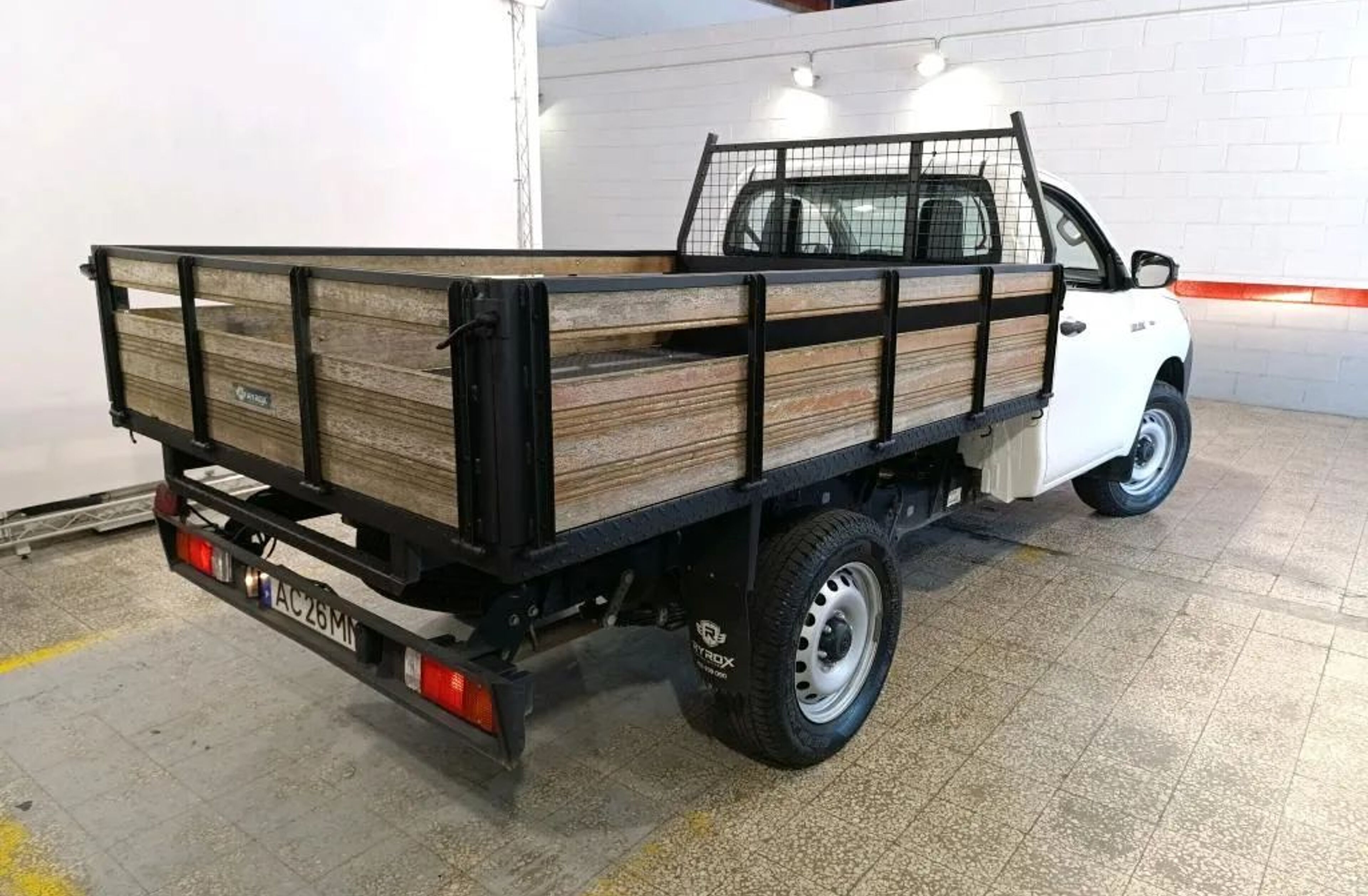 TOYOTA Hilux 2.4 D-4D 2WD CE