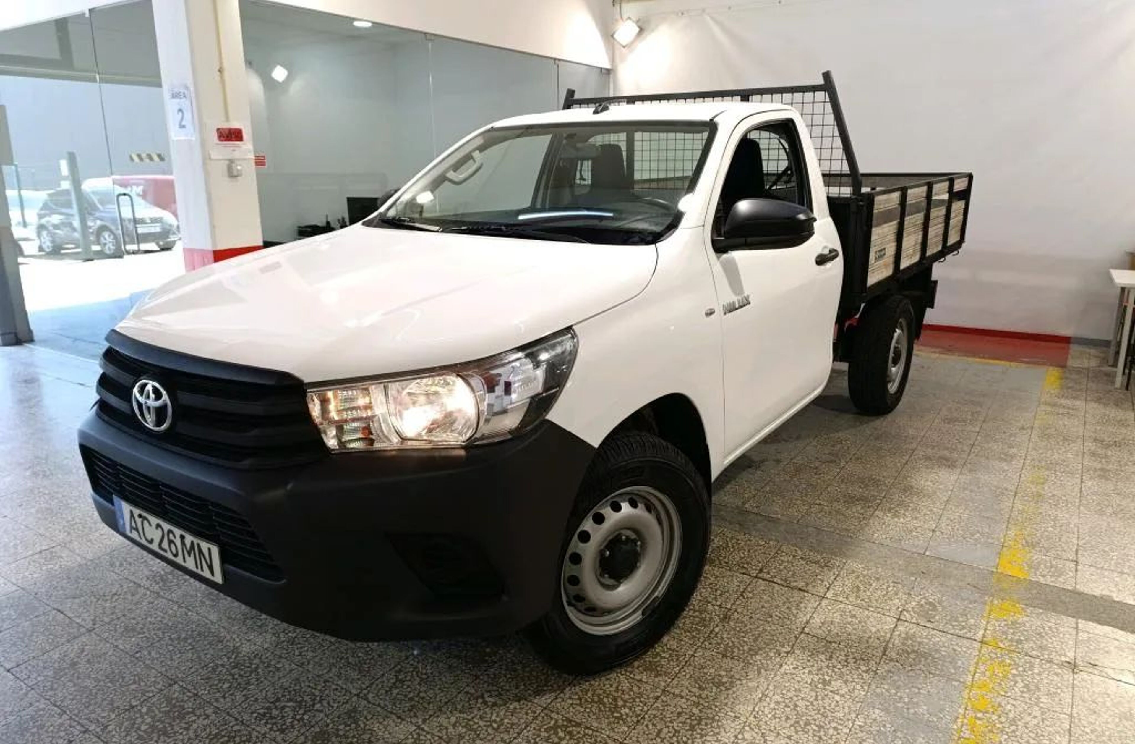 TOYOTA Hilux 2.4 D-4D 2WD CE
