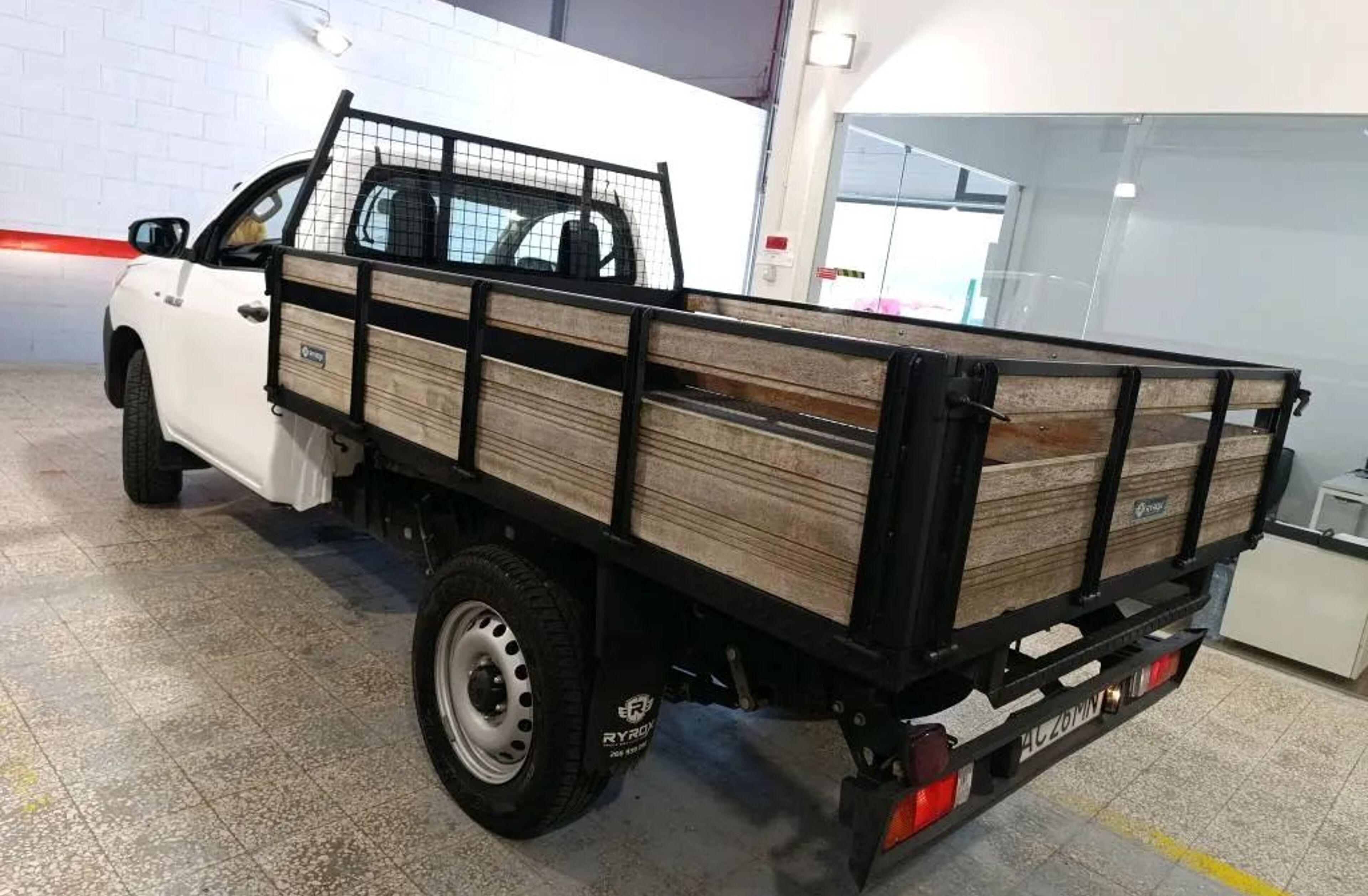 TOYOTA Hilux 2.4 D-4D 2WD CE