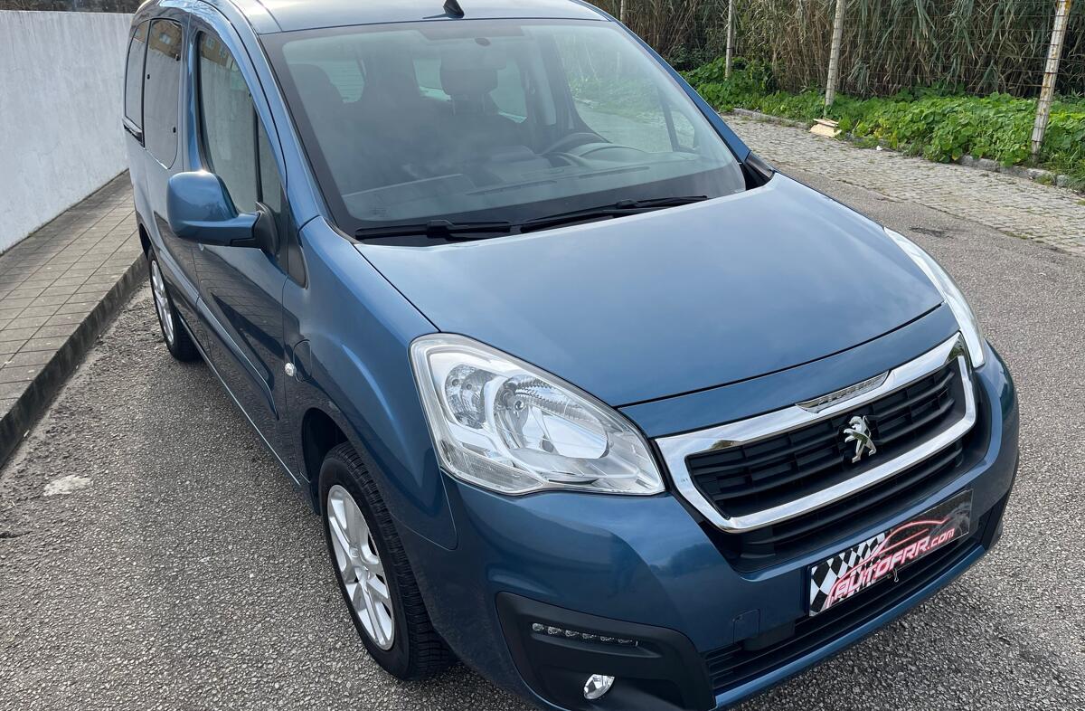 PEUGEOT Expert e- 75 kWh Premium Standard