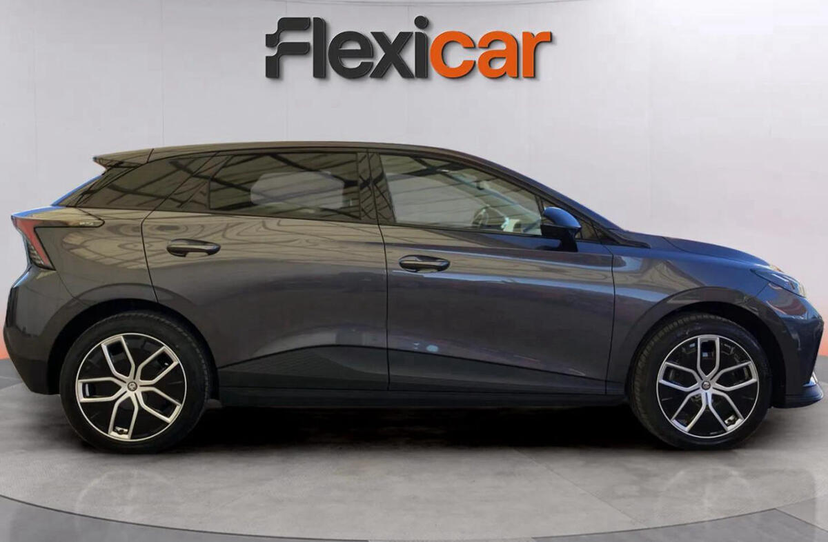 MG MG4 64 kWh Luxury