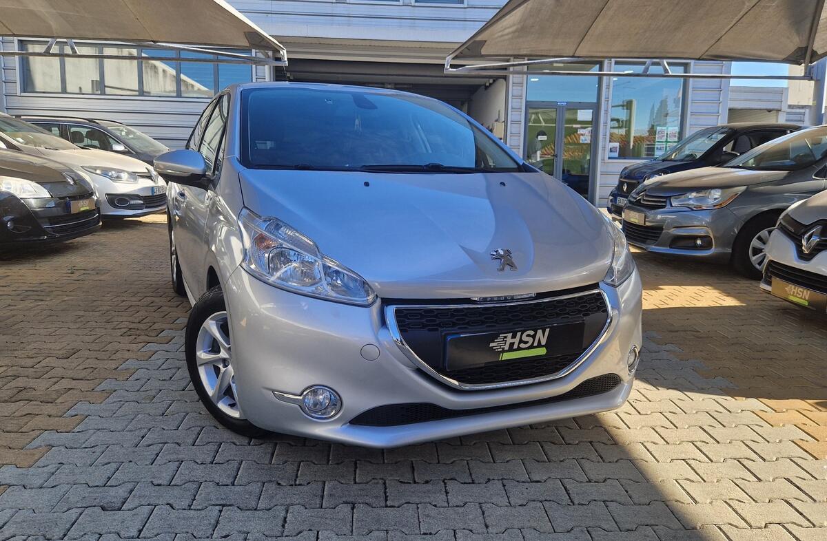 PEUGEOT 208 1.4 HDi SE Style