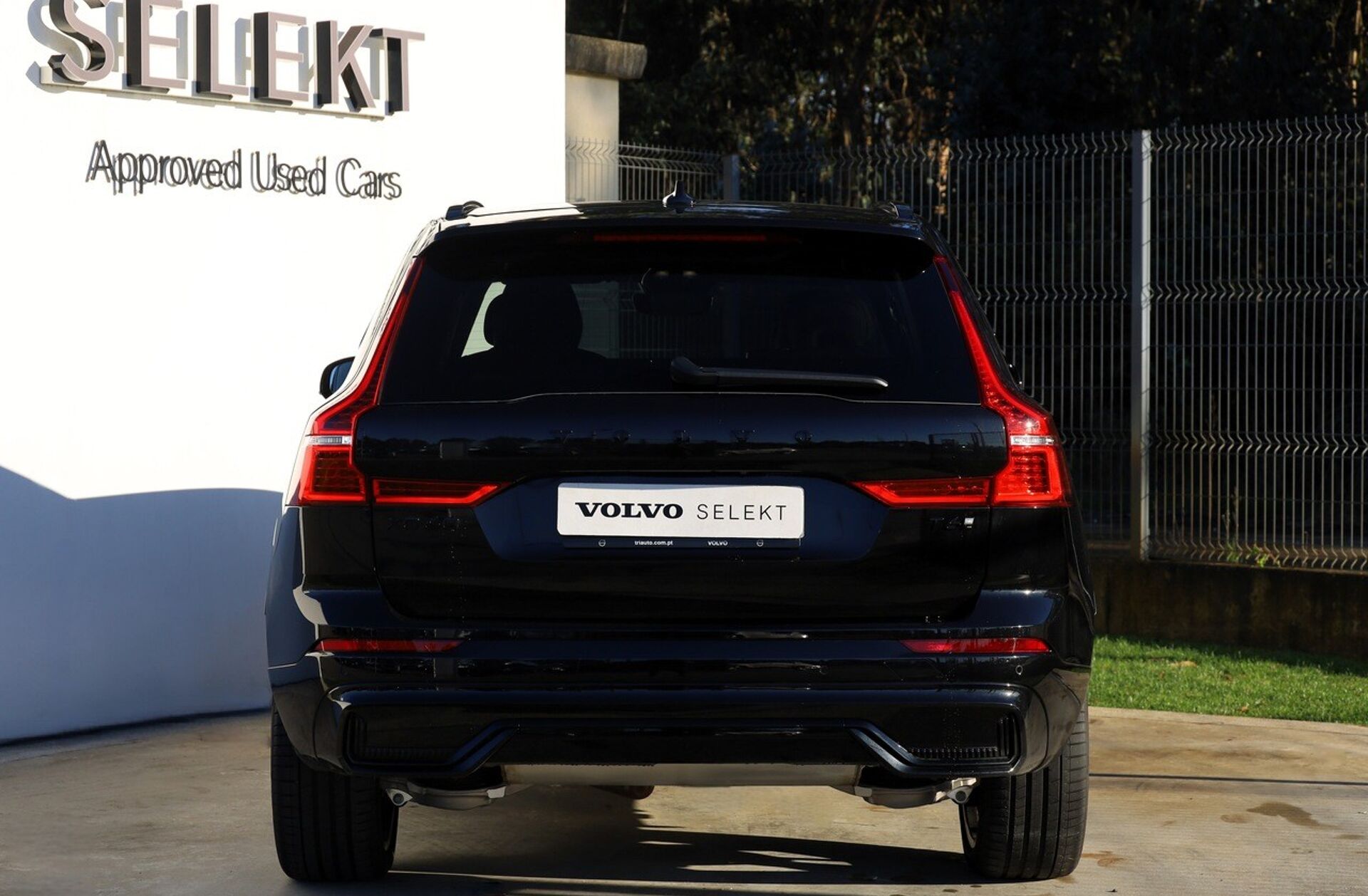 VOLVO XC60 2.0 T6 PHEV Black Edition AWD