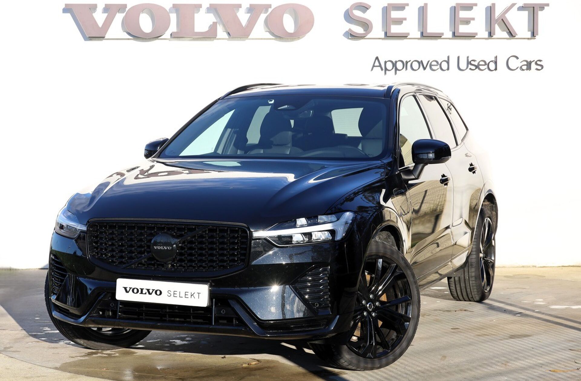 VOLVO XC60 2.0 T6 PHEV Black Edition AWD