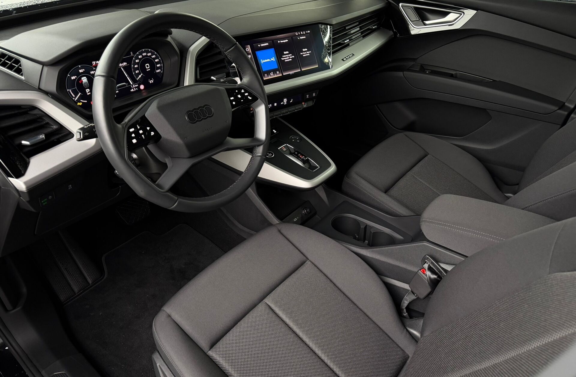 AUDI Q4 45 quattro 82 kWh