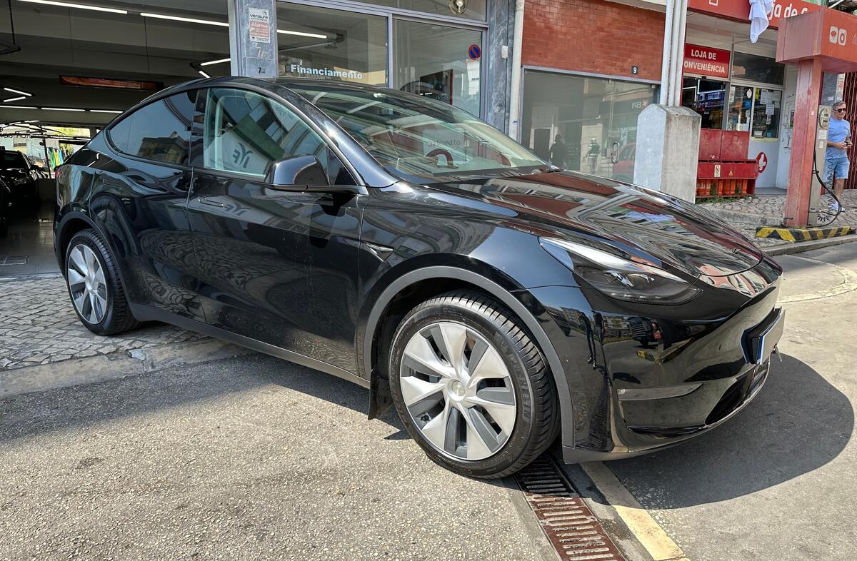 TESLA Model Y Long Range Tração Integral