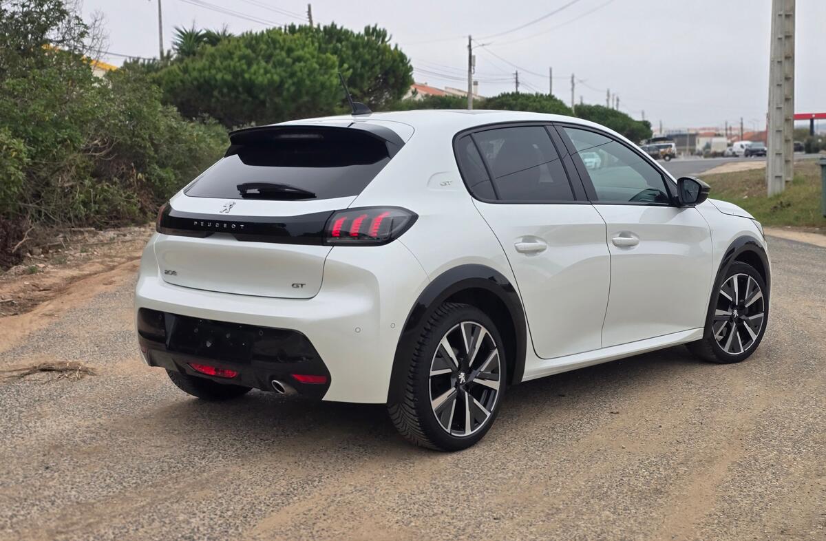 PEUGEOT 208 1.2 PureTech GT