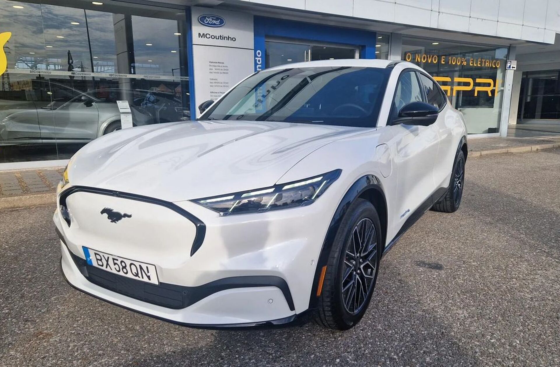 FORD Mustang Mach-E Premium AWD