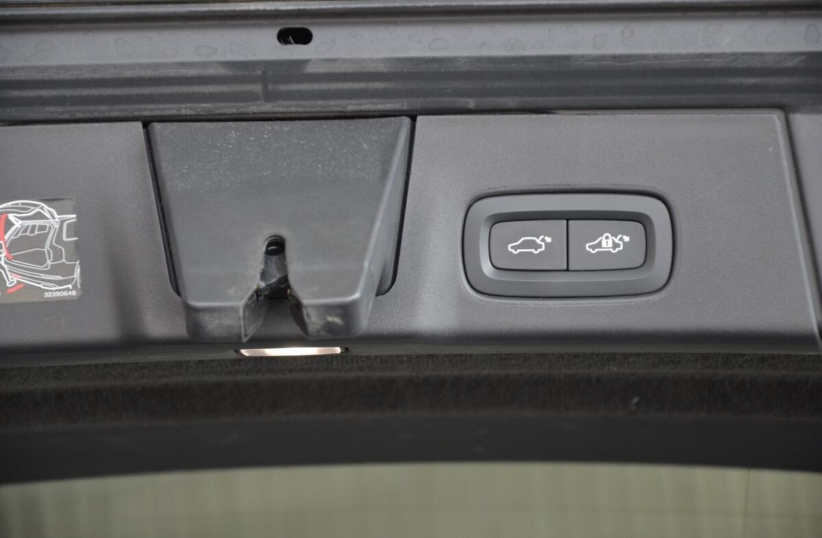 VOLVO V90 2.0 T6 PHEV Plus Dark AWD