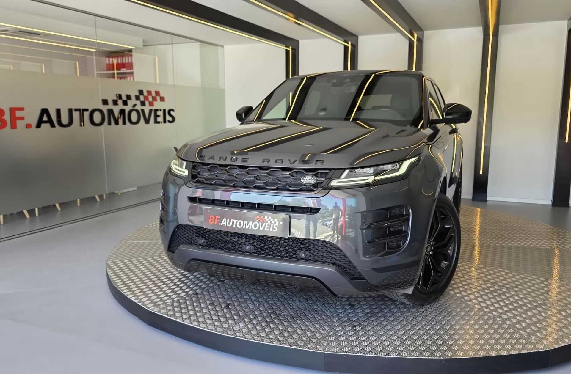 LAND ROVER Range Rover Evoque 2.0 D240 AWD R-Dynamic Auto