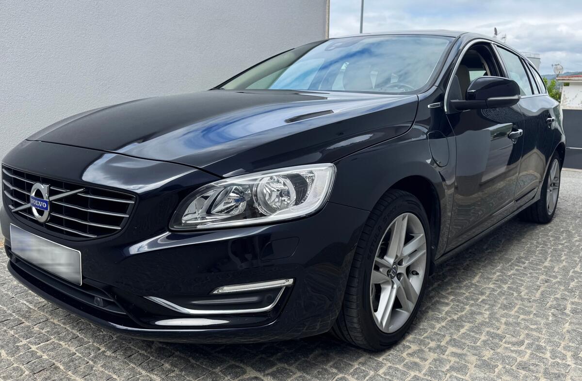 VOLVO V60 2.4 D6 Summum AWD Phev