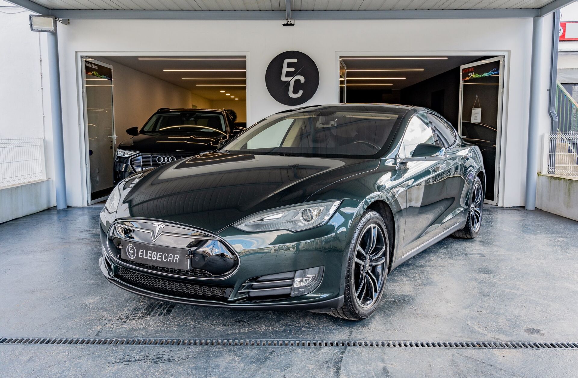 TESLA Model S 85