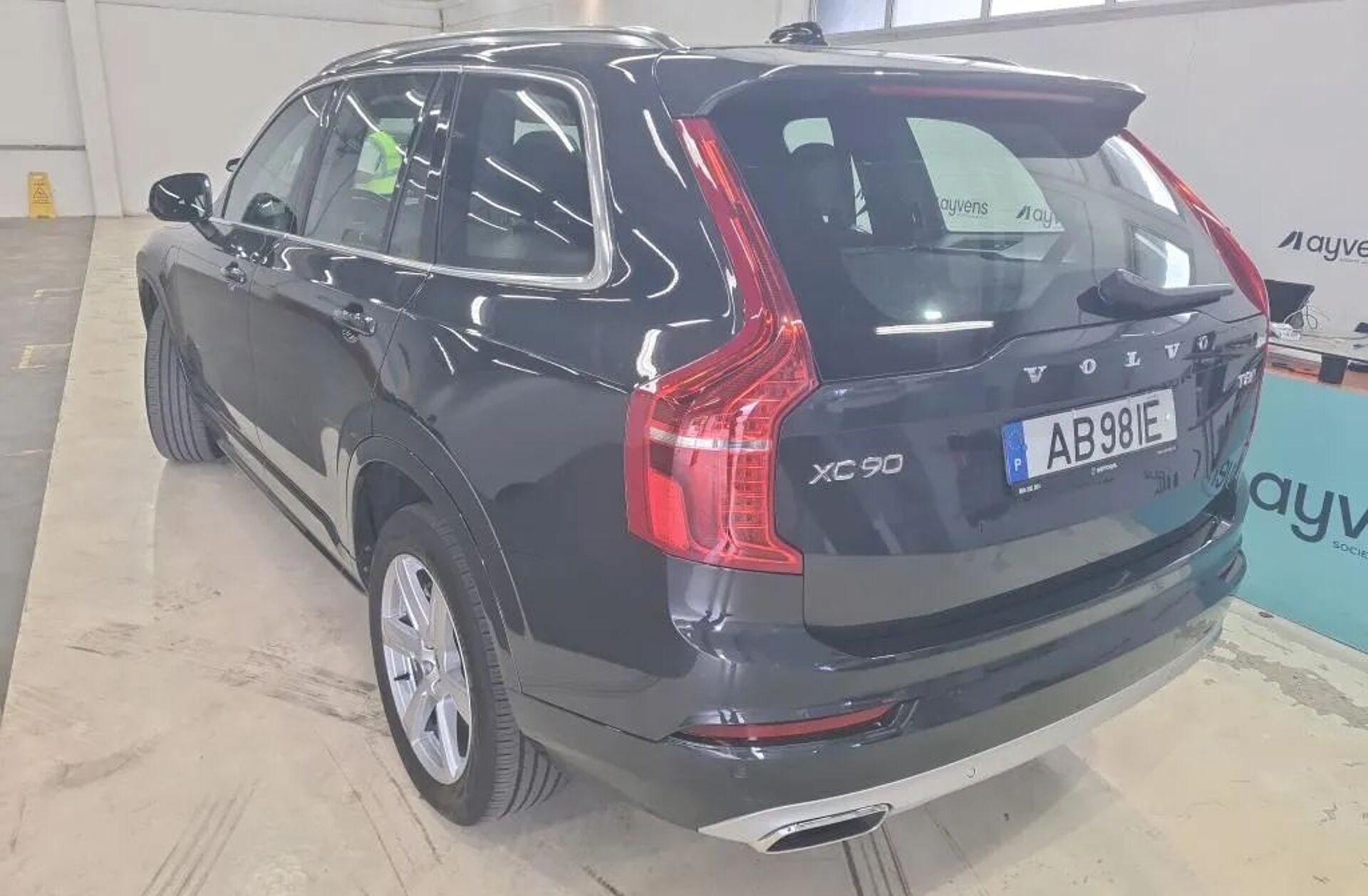 VOLVO XC90 2.0 T8 PHEV Momentum Plus AWD
