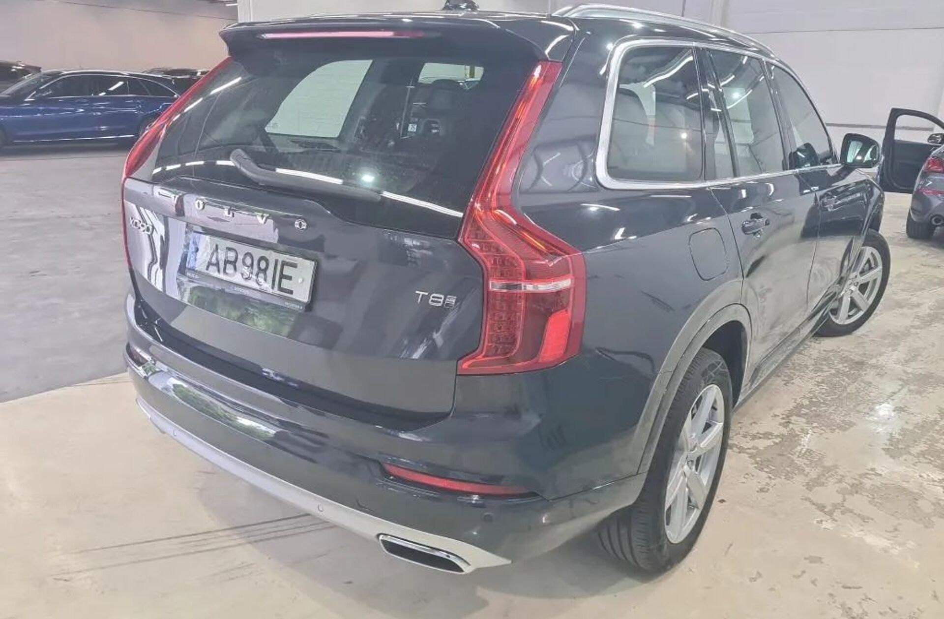 VOLVO XC90 2.0 T8 PHEV Momentum Plus AWD