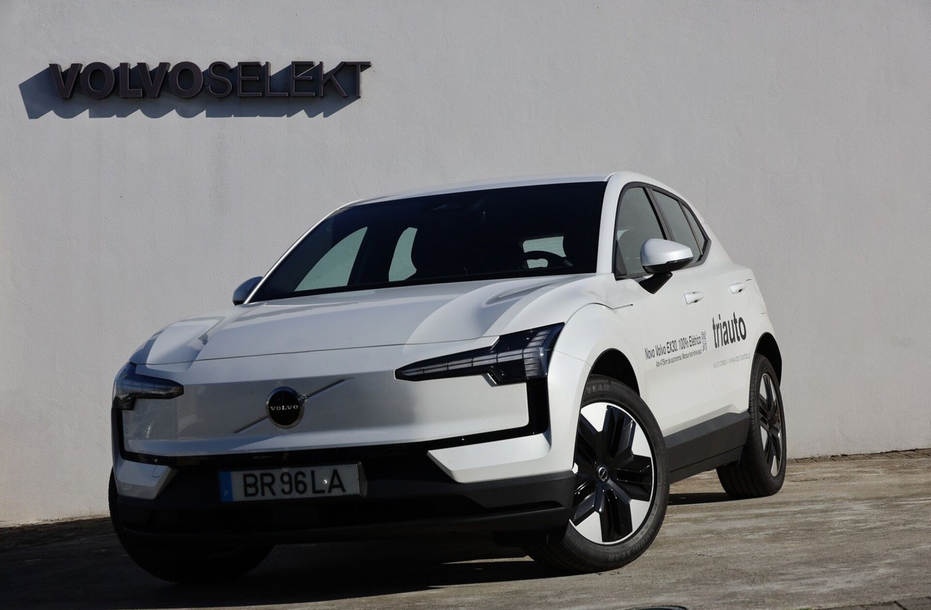 VOLVO EX30 69 kWh Single Motor Extended Range Core