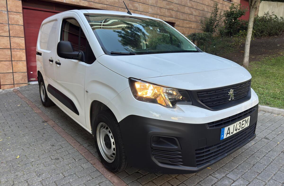 PEUGEOT Partner 1.5 BlueHDi Asphalt Standard